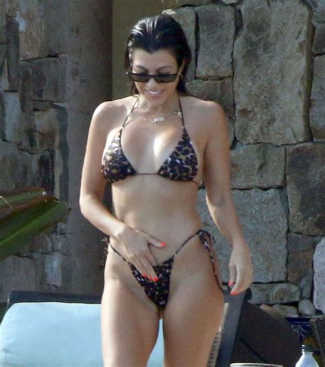 Kourtney Kardashian Shows Off Toned Bikini Body In Mexico Us Weekly