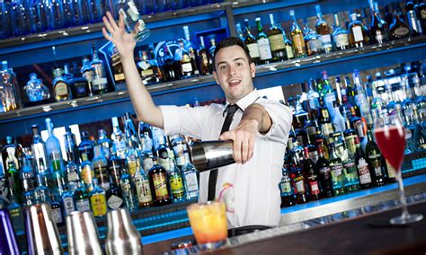 Flair Bartending Nghệ Thuật Biểu Diễn Của Bartender