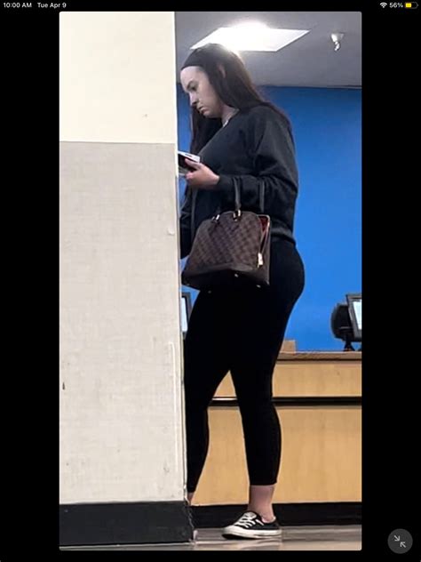 Bubbled Milf Had Me Drooling Round Walmart OC Spandex Leggings Yoga Pants Forum