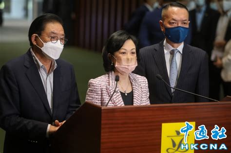 行政會議成員出席立法會前廳交流會後會見傳媒 圖集 香港中通社