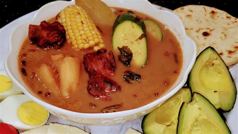 Sopa De Frijoles Rojos Con Costillas De Cerdo Y Pitos Al Estilo