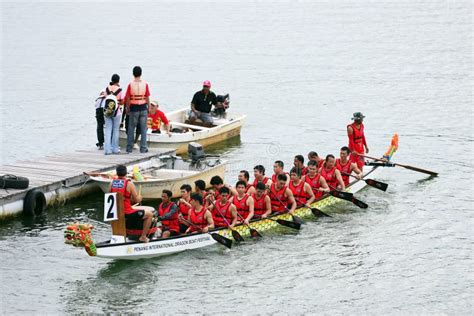 Dragon Boat Race editorial image. Image of team, strength - 9533700