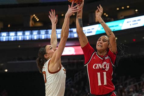 The Texas Longhorns Defeat Cincinnati 67 50 At The Moody Center