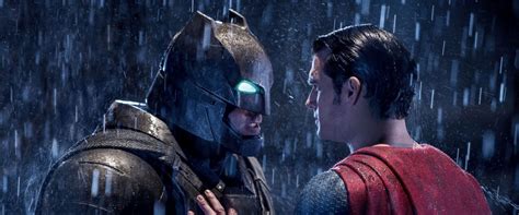 Batman V Superman Review: A Messy Spectacle