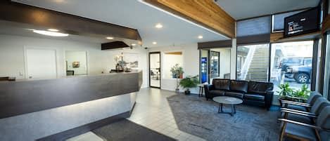 Kelowna Motel: Browse Cheap Motels in Kelowna 2024 | Expedia.ca