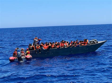 Trovato Corpo Al Largo Di Lampedusa Nuovi Arrivi Sull Isola