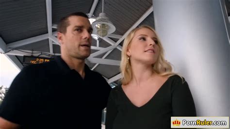 MIlf Vanessa Hooks Up With Stranger Fetishpapa