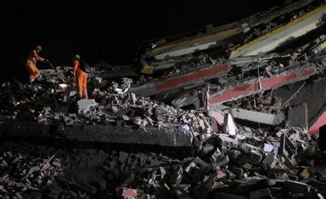 India Crolla Edificio Almeno I Morti Asia Ansa