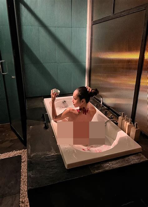 Lương Mỹ Kỳ đăng ảnh bán nude loạt ảnh này cũng gây chú ý Báo Tri thức và Cuộc sống TIN TỨC