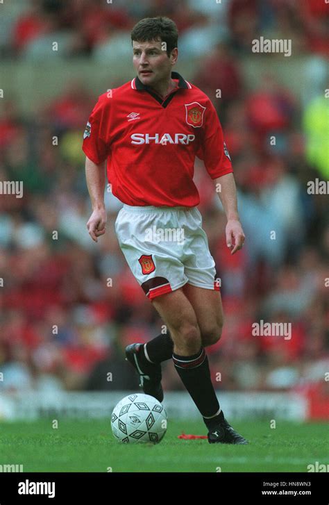 DENIS IRWIN MANCHESTER UNITED FC 19 September 1994 Stock Photo - Alamy