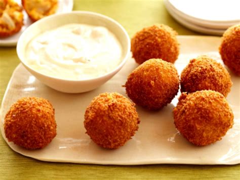 Творожные шарики – 9 рецептов приготовления в масле и в духовке