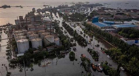 Tanggul Jebol Kawasan Industri Dan Pelabuhan Tanjung Emas Semarang