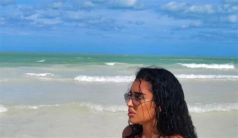 Tania Barbosa In Bikini Hd Wallpapers Behappy