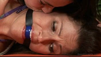 Steamy Lesbian Encounter Veronica Seduces Hot MILF Samantha