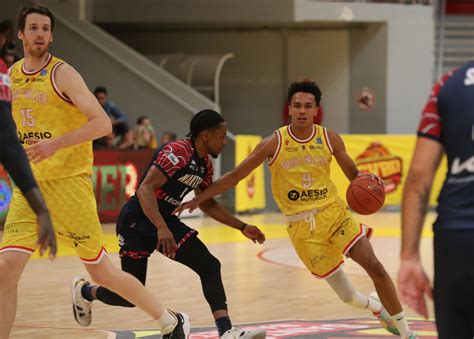 Basket Ball Pro B Saint Vallier Sincline Contre Nantes Et Peut Sen