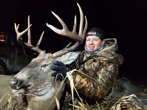 Trophy Alberta Whitetail Hunts Guided Whitetail Hunts Canada