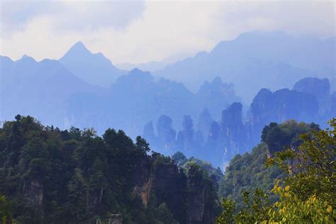 Zhangjiajie 張家界秋色 In autumn mist This landscape bel Flickr