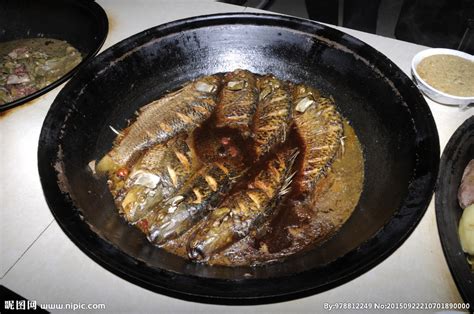 大铁锅海杂鱼摄影图传统美食餐饮美食摄影图库昵图网