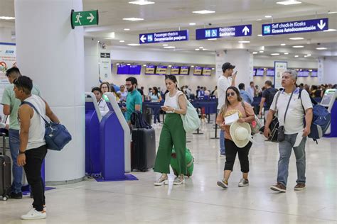 El Aeropuerto De Canc N A Tres Operaciones De Los Vuelos