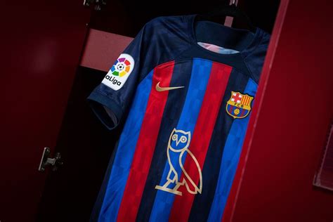 Así luce la camiseta del Barcelona con el logo de Drake AS