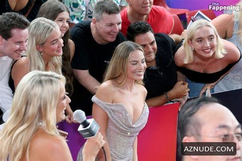 Margot Robbie Sexy Flaunts Her Hot Cleavage At AACTA Awards In Gold Coast AZNude