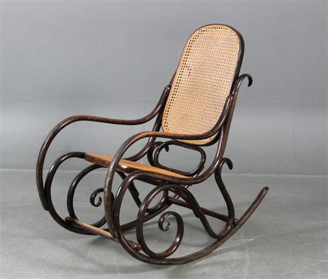 Thonet Wiener gyngestol af lakeret formspændt træ 1900 tallets