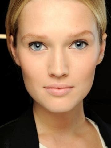 Aylin In Kozmetik G Nl G Z Makyaj Nda Nude Nas L Olur