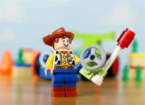 Dan the Pixar Fan: Toy Story 4: Woody & RC LEGO Review (Set 10766)