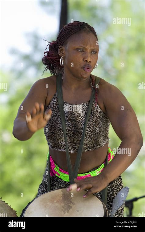 Amazones The Women Master Drummers of Guinea perform at Festival ...