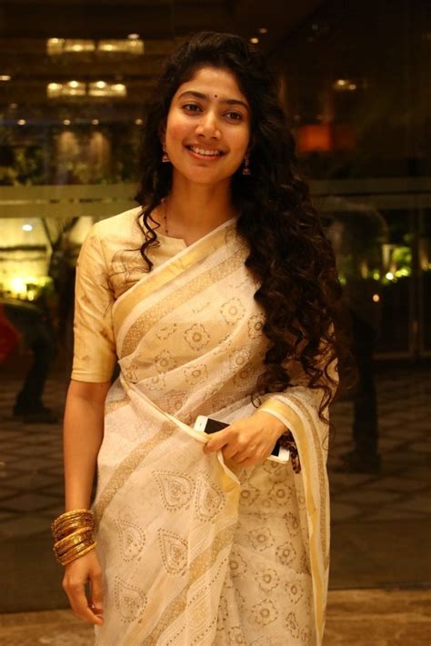 Actress Sai Pallavi Cute Images In Traditional Dress