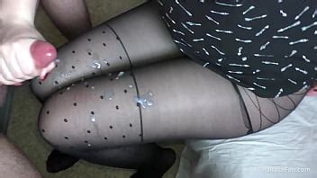 masturbación con la mano Corrida en las piernas en pantimedias sexy XVIDEOS
