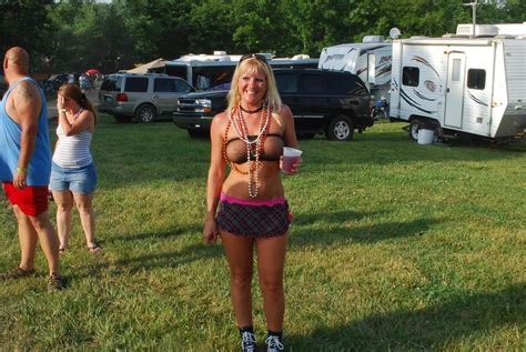 She Loves To Be Nude R FestivalSluts