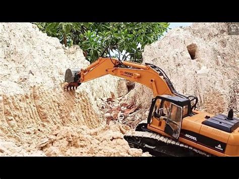 RC Excavator Working Wltoys 16800 Road Clearing Process Construction