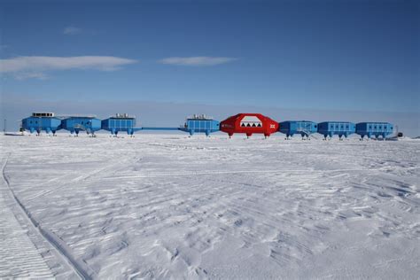 British Antarctic Survey station Halley VI [3,888 x 2,592 ...