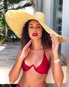 7 Hot Sexy Juliana Louise Bikini Pics