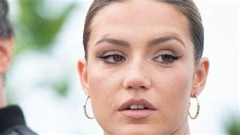 Festival De Cannes Ad Le Exarchopoulos D Voile Sa Poitrine Dans Un