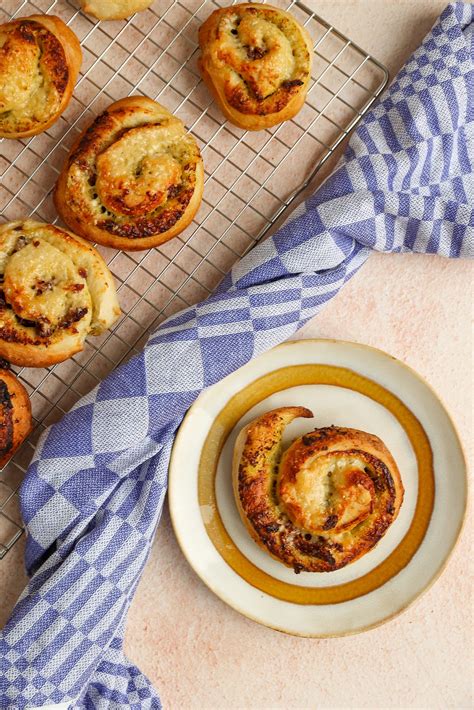 Parmezaanse Kaasbroodjes Met Pesto Lekker En Simpel