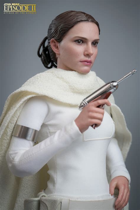Hot toys Les photos de production de Padmé Amidala AOTC Mintinbox