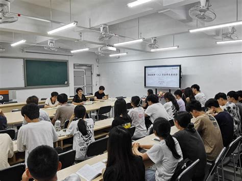 我院召开2022级转专业学生期中座谈会