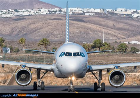 Airbus A Vueling Airlines Ec Lvp Airteamimages