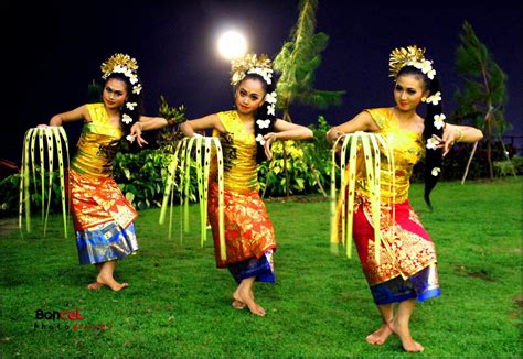 pendet dance  original art  bali indonesia tari pendet