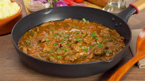 Тушеная говядина с подливой. Рецепт от Всегда Вкусно!