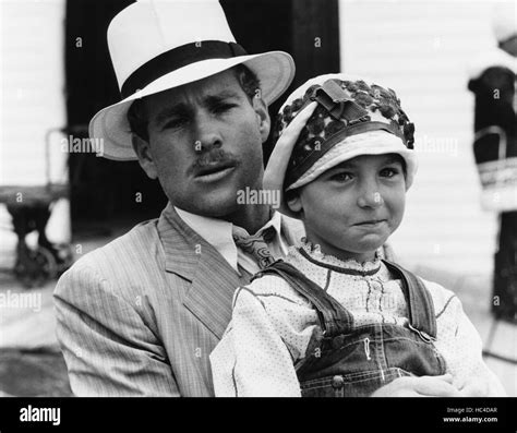 PAPER MOON, from left: Ryan O'Neal Tatum O'Neal, 1973 Stock Photo - Alamy