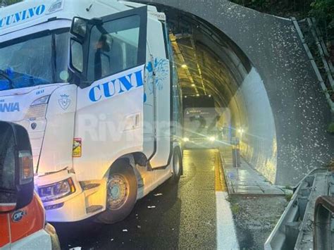 Camporosso Tamponamento Tra Tir Sull A10 Un Ferito Riviera24