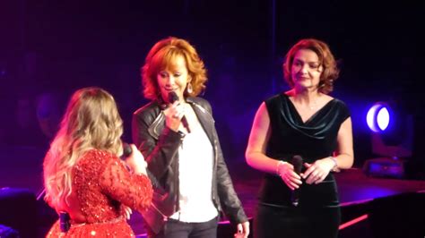 Kelly Clarksons Miracle On Broadway Kc And Reba Softly And Tenderly