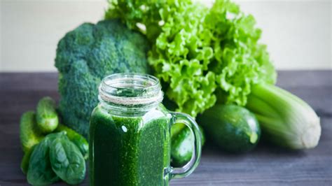 3 jugos détox con kale para desinflamar el abdomen