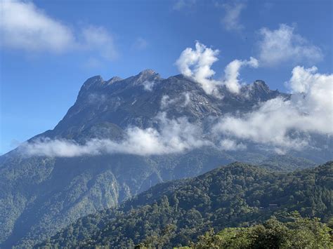 Climber collapses, dies 200m from Mt Kinabalu summit | Borneo Bulletin ...