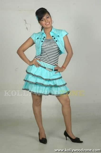 Aarthi Puri Hot Pictures Kollywood Zone