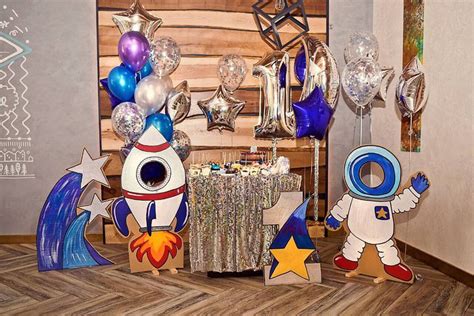 На данном изображении может находиться: в помещении | Space birthday ...