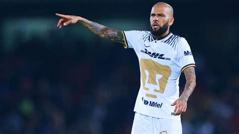 Dani Alves La Estrella Mundial Que Llegó A Pumas A Ayudar Y Ser Uno